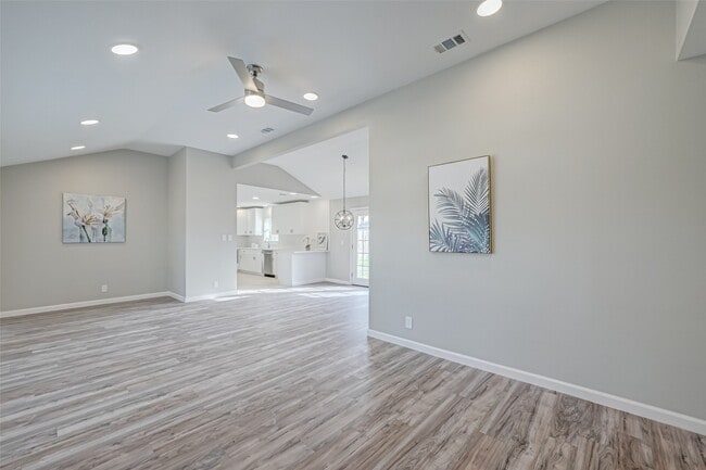 1914 Lynnview Dr