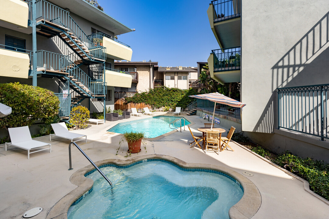 Fox Hills Apartments in Culver City, CA - Building Photo