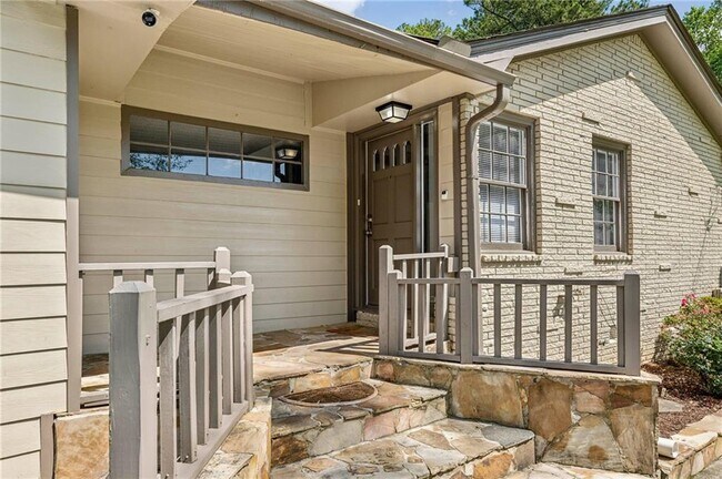 2762 Dresden Dr in Atlanta, GA - Building Photo - Building Photo