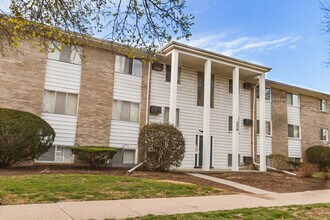 Hillsdale Apartments in Lansing, MI - Foto de edificio - Building Photo
