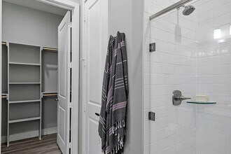 8200 Glenn Day Dr, Unit 3201 in Arlington, TX - Building Photo - Building Photo