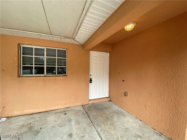 568 Nimitz Blvd in Lehigh Acres, FL - Building Photo - Building Photo