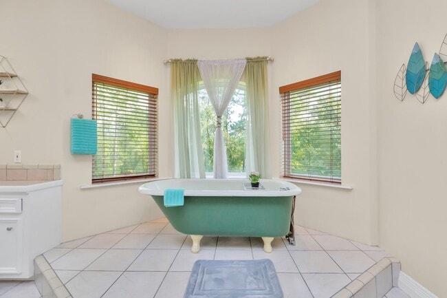 property at 1730 Lakeshore Dr