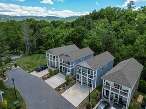 27 Water Pointe Way in Weaverville, NC - Building Photo - Building Photo