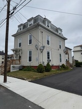 127 Portland St, Unit 2 in Haverhill, MA - Foto de edificio - Building Photo