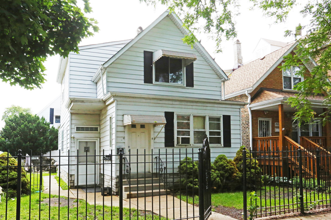 1937 N Drake Ave in Chicago, IL - Building Photo