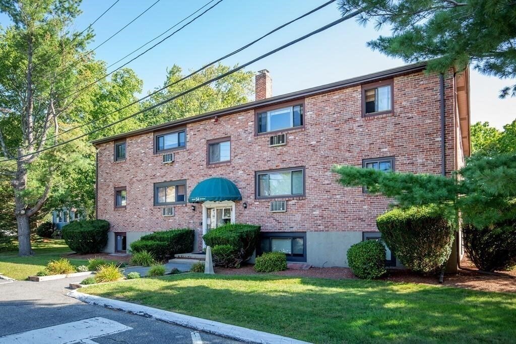 34 Bayview Ter, Unit 1 in Danvers, MA - Building Photo