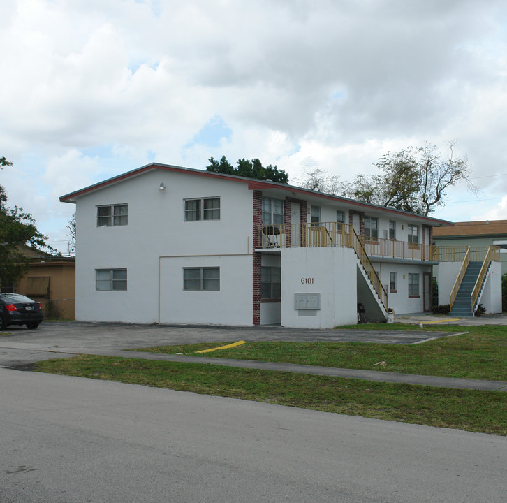 6101 Garfield St in Hollywood, FL - Foto de edificio