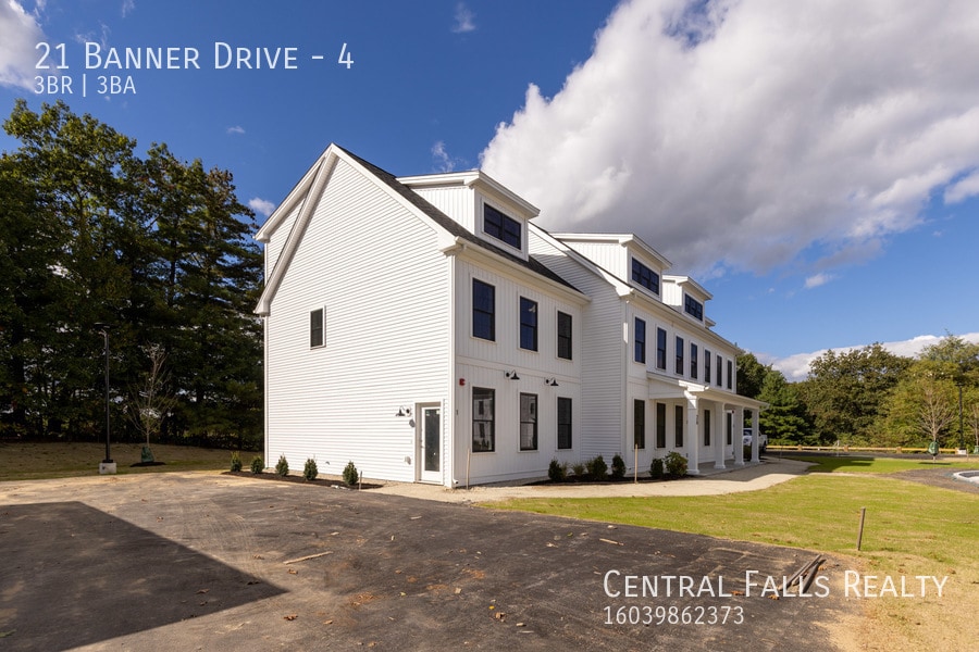 21 banner drive in Dover, NH - Building Photo