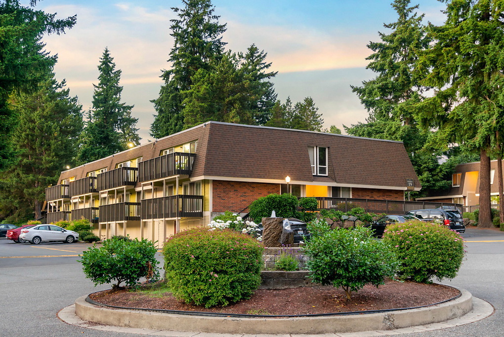 Piedmont in Bellevue, WA - Foto de edificio