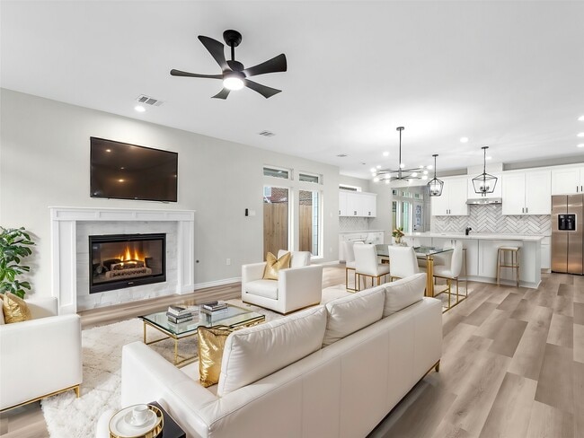 property at 1319 W Bell St