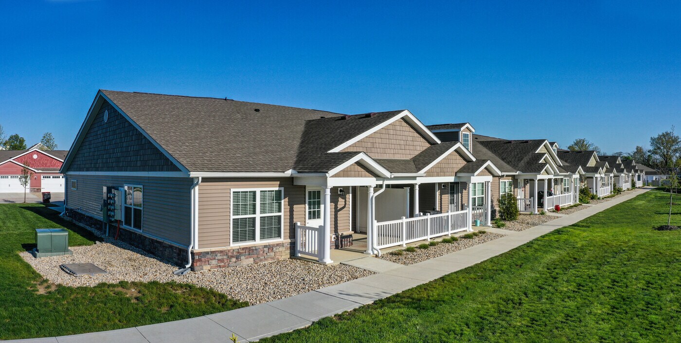 Redwood Grove City in Grove City, OH - Building Photo