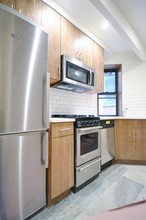 33 Henry St in New York, NY - Building Photo - Building Photo