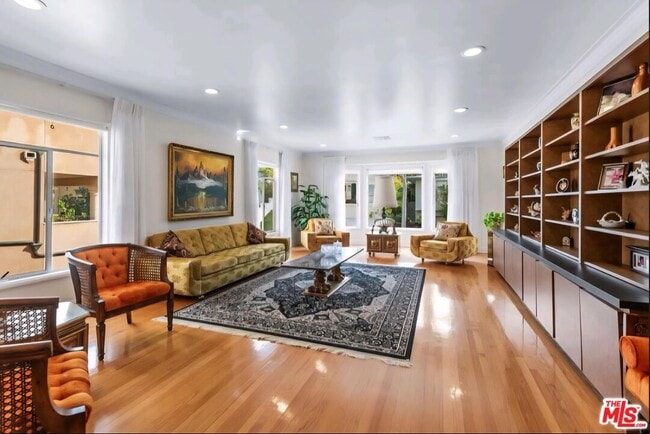 10529 Ashton Ave in Los Angeles, CA - Building Photo - Building Photo