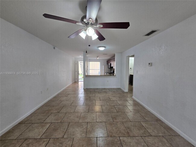 2280 SW 81st Ave in Miramar, FL - Building Photo - Building Photo