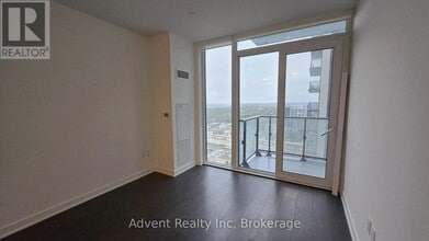 105-2105 Oneida Crescent in Richmond Hill, ON - Building Photo - Building Photo