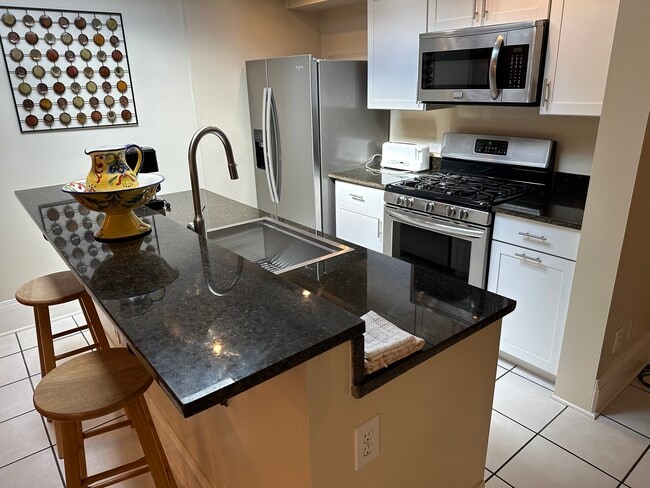 3 W Hollister St, Unit 3 West Hollister St APT 3 in Cincinnati, OH - Foto de edificio - Building Photo