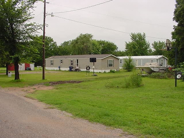 214 W Maple St in Argonia, KS - Building Photo