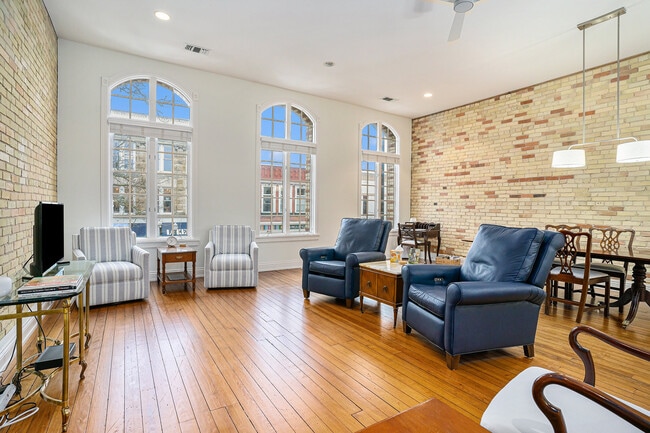 32 E 8th St, Unit 32 E 8th Street Apartment in Holland, MI - Building Photo - Building Photo