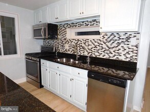 827 S Harrison St in Arlington, VA - Building Photo - Building Photo