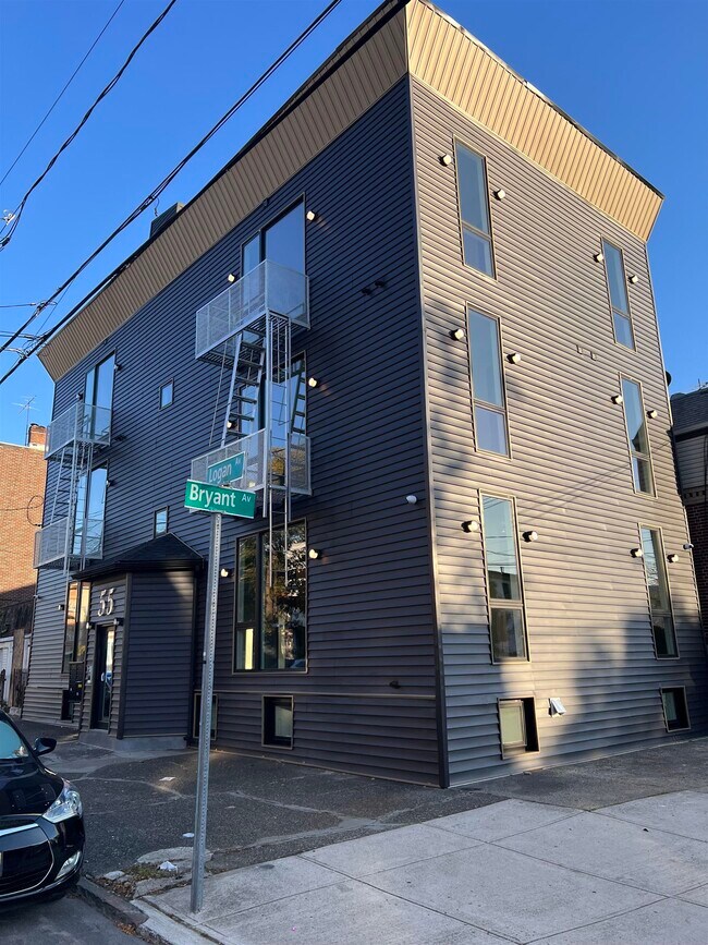 55 Logan Ave in Jersey City, NJ - Building Photo - Building Photo