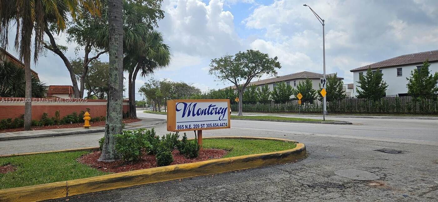 871 NE 207th Terrace in Miami, FL - Building Photo
