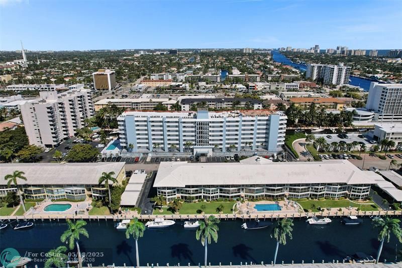 3051 NE 48th St in Fort Lauderdale, FL - Foto de edificio