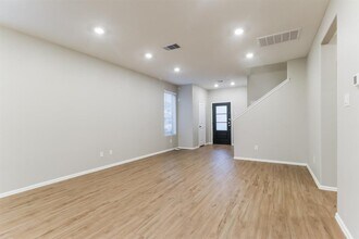 19421 Peppazzi Dr in New Caney, TX - Foto de edificio - Building Photo