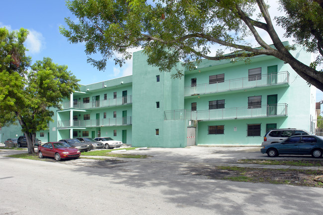 Paradise Properties in Hialeah, FL - Foto de edificio - Building Photo