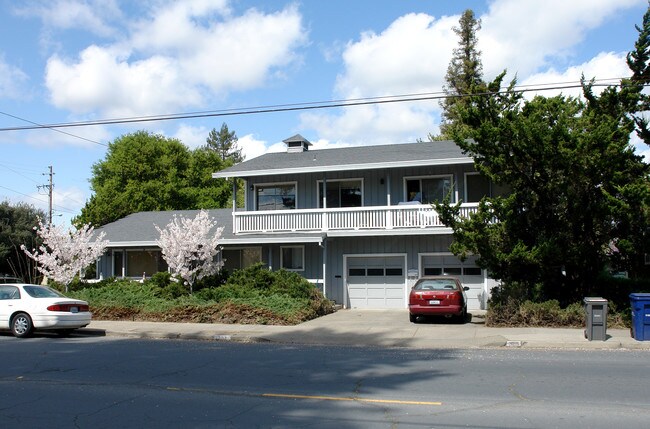 303 Matheson St in Healdsburg, CA - Building Photo - Building Photo