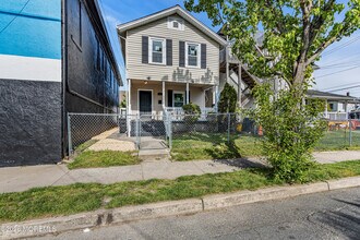 303 Comstock St in Asbury Park, NJ - Building Photo - Building Photo