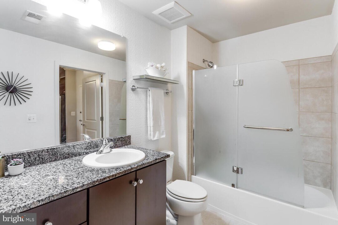 815 N Patrick St-Unit -205 in Alexandria, VA - Building Photo