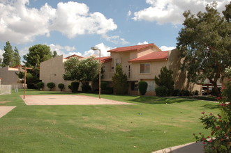 Mountain View Lakes in Phoenix, AZ - Building Photo - Building Photo