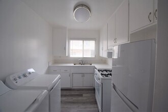 4334 Mammoth Ave in Los Angeles, CA - Building Photo - Building Photo
