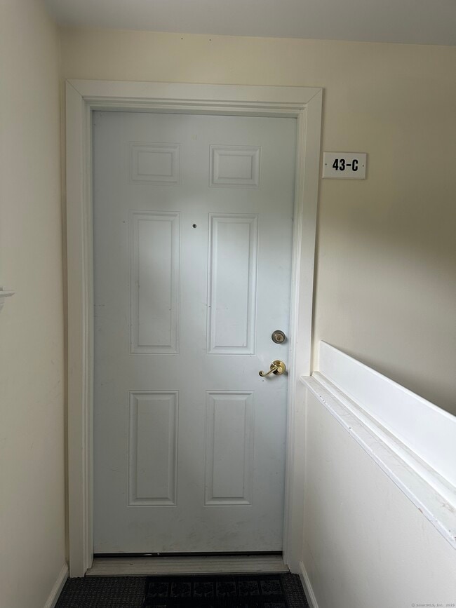 43 Brewster Rd in Glastonbury, CT - Building Photo - Building Photo