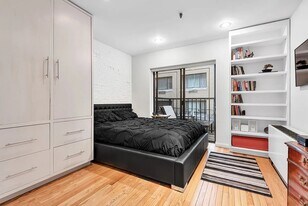 67 E 11th St in New York, NY - Building Photo