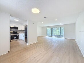 200 Country Club Dr, Unit 1301 in Largo, FL - Foto de edificio - Building Photo