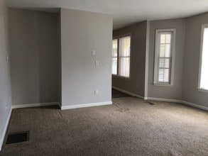 99 Orleans St, Unit A in Lowell, MA - Foto de edificio - Building Photo