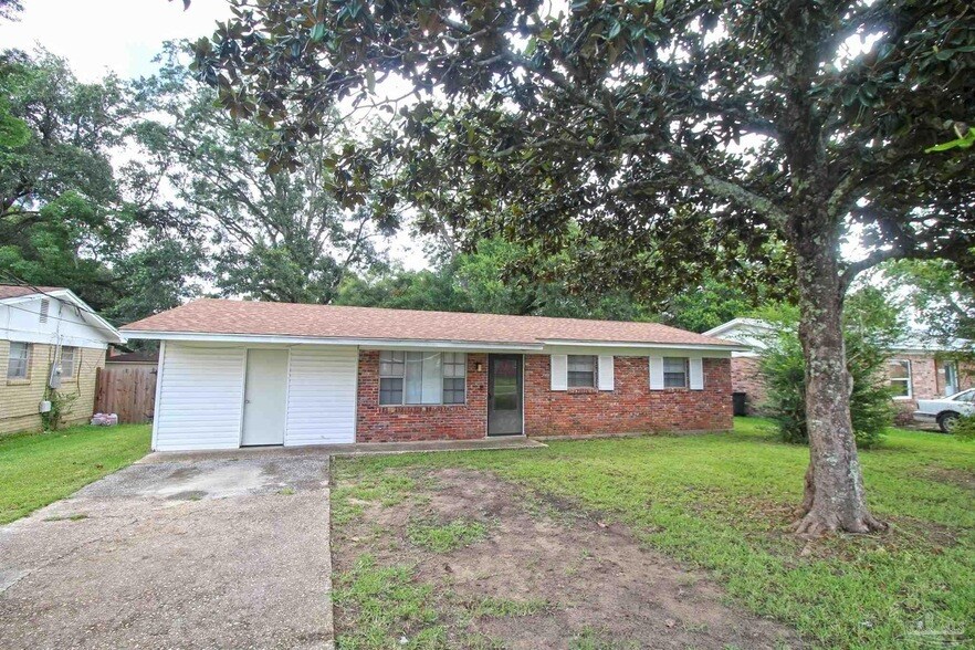 404 Ladybird Ln in Pensacola, FL - Building Photo