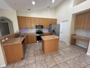 Gorgeous 4/2 wont last long in Cape Coral, FL - Foto de edificio - Building Photo