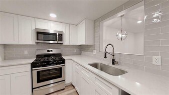 1913 Hearthstone Dr in Austin, TX - Building Photo