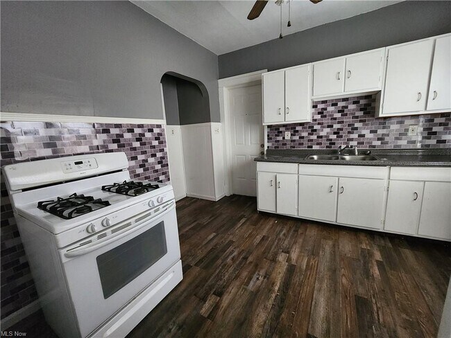 11321 Parkview Ave in Cleveland, OH - Building Photo - Building Photo