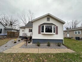 939 Cunningham Ave in Danville, IL - Building Photo