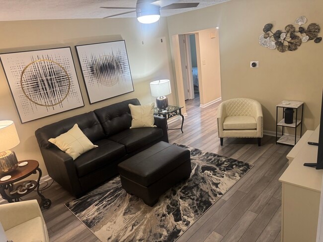 413 Lenney Dr, Unit 3