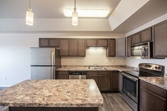 Eaglebrook at Prairie Grove Apartments in Fargo, ND - Building Photo - Building Photo