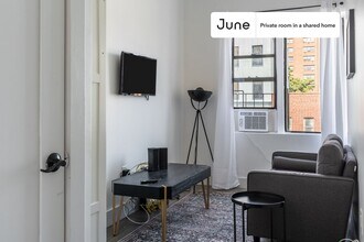 Private bedroom in 2 bed/1 bath Home in New York, NY - Building Photo - Building Photo