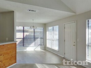 820 Arbor Hill Dr in Stone Mountain, GA - Foto de edificio - Building Photo