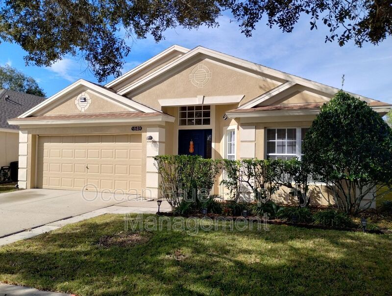 5649 Grindstone Loop in Zephyrhills, FL - Building Photo