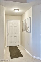 3091 Meandering Way in Ft. Myers, FL - Foto de edificio - Building Photo