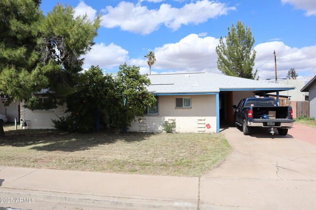 property at 1524 W 7th St